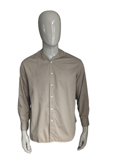 Lortare-Shirt mit v-Ausck beige farbig. Größe L.