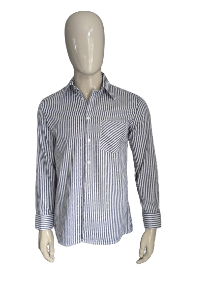 Camisa Aktuell vintage. Blanco azul rayado con motivo. Talla M.