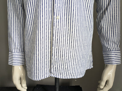 Camisa Aktuell vintage. Blanco azul rayado con motivo. Talla M.