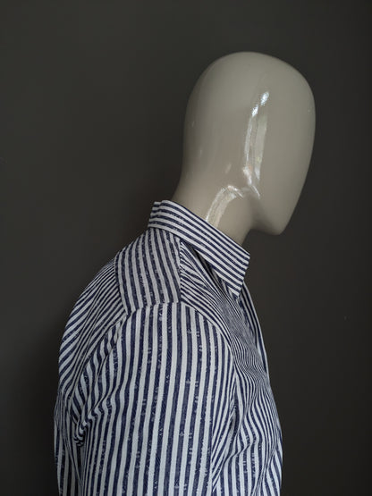 Camisa Aktuell vintage. Blanco azul rayado con motivo. Talla M.