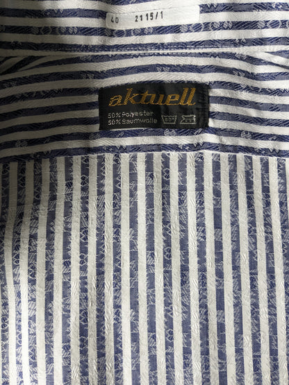 Camisa Aktuell vintage. Blanco azul rayado con motivo. Talla M.