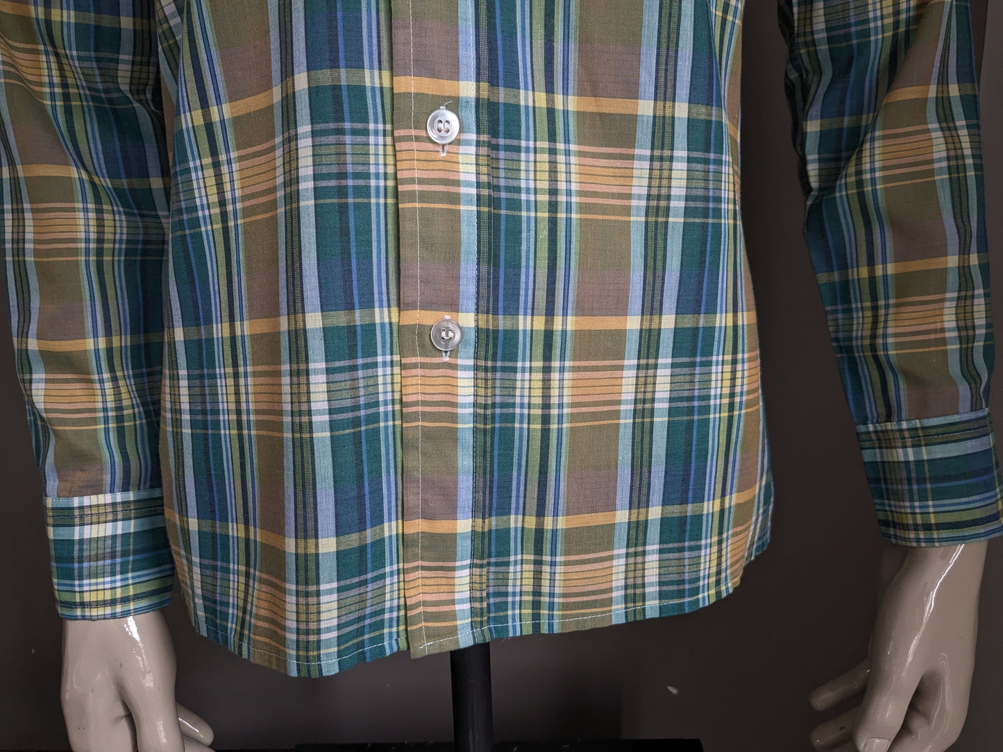 Vintage 70's Gerry Duncan shirt with point collar. Green blue yellow checkered. Size M.