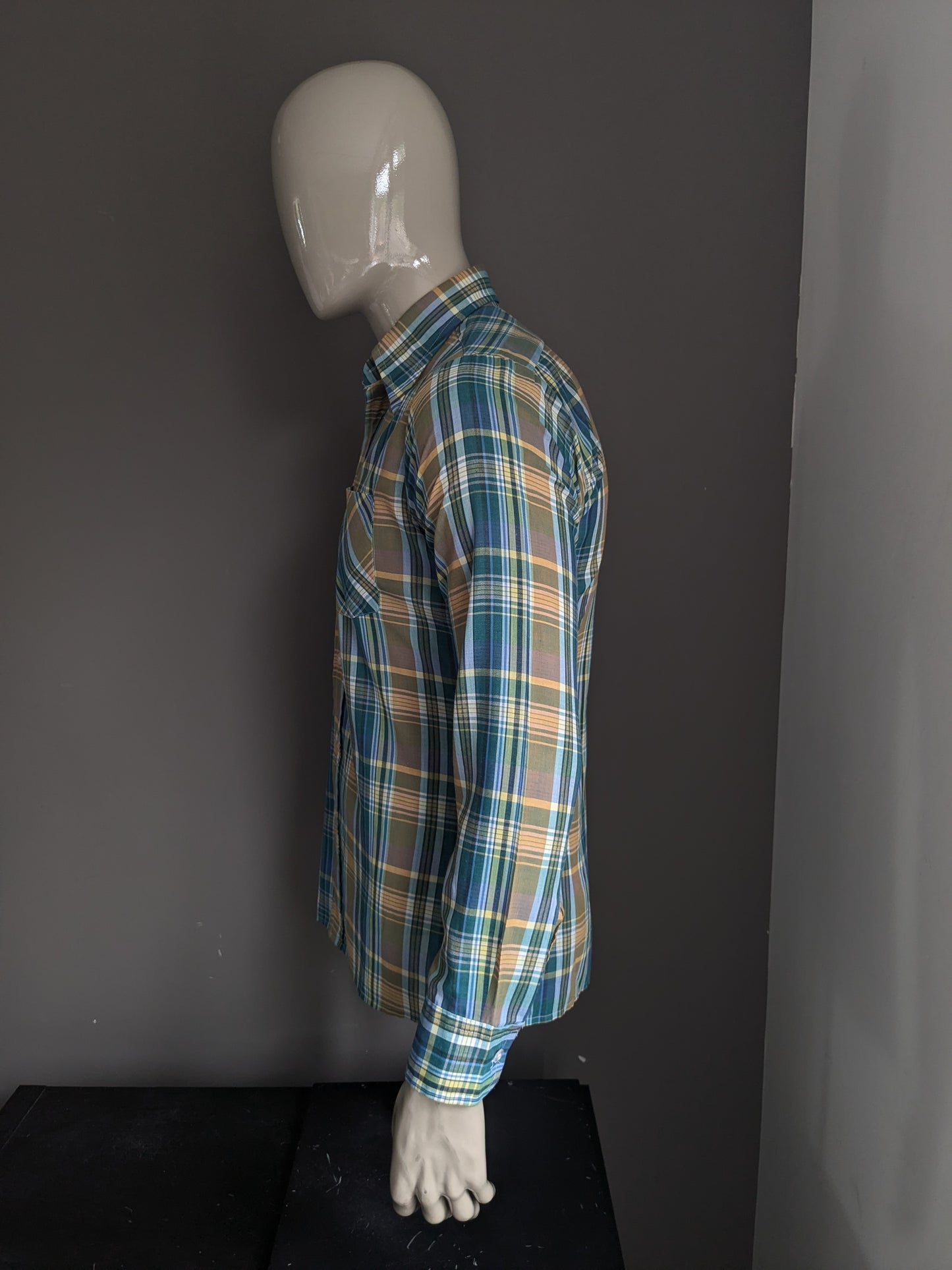 Vintage 70's Gerry Duncan shirt with point collar. Green blue yellow checkered. Size M.