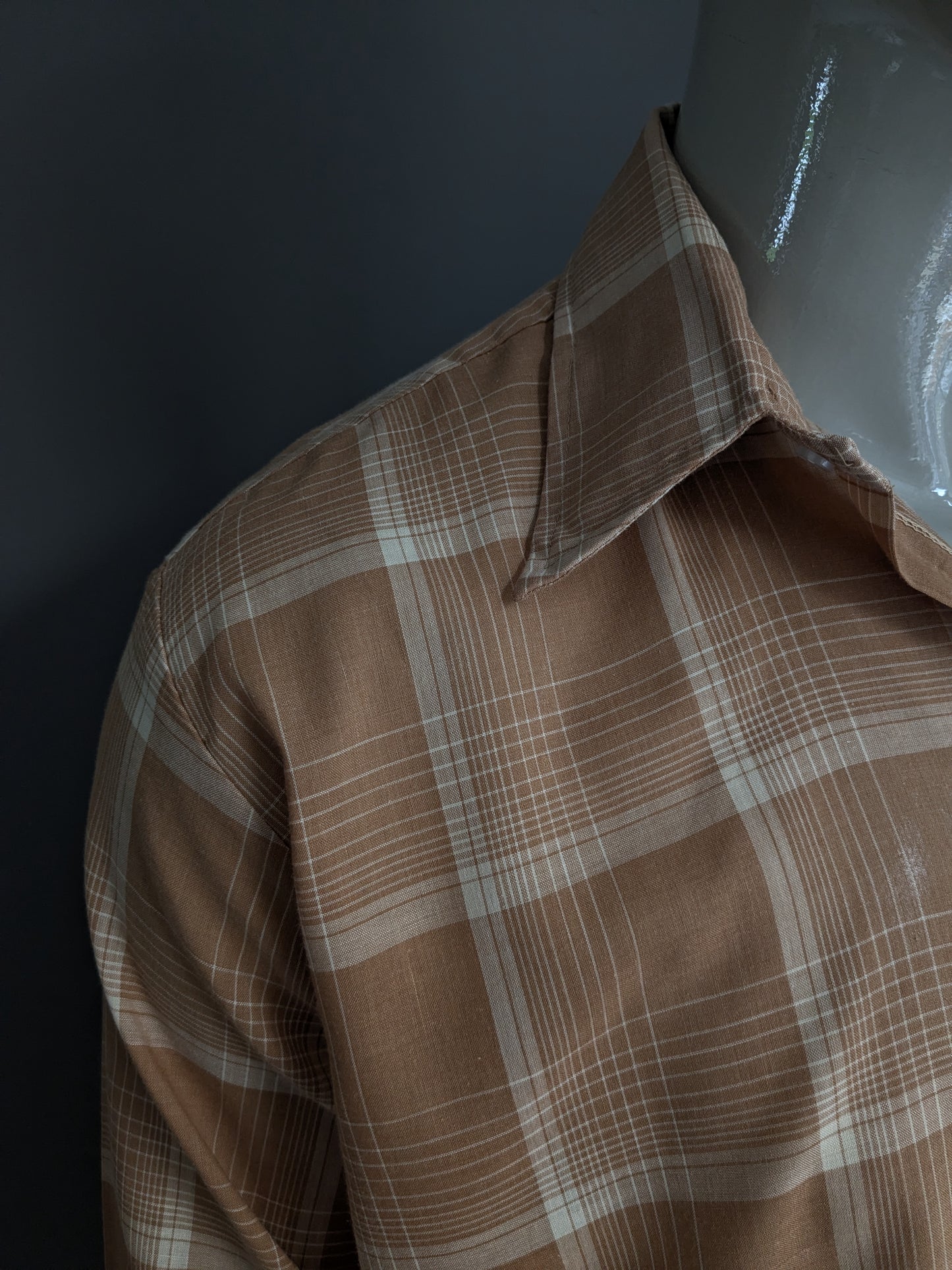 Chemise exclusiv des années 70 avec collier. Brown Beige Checker. Taille xl.