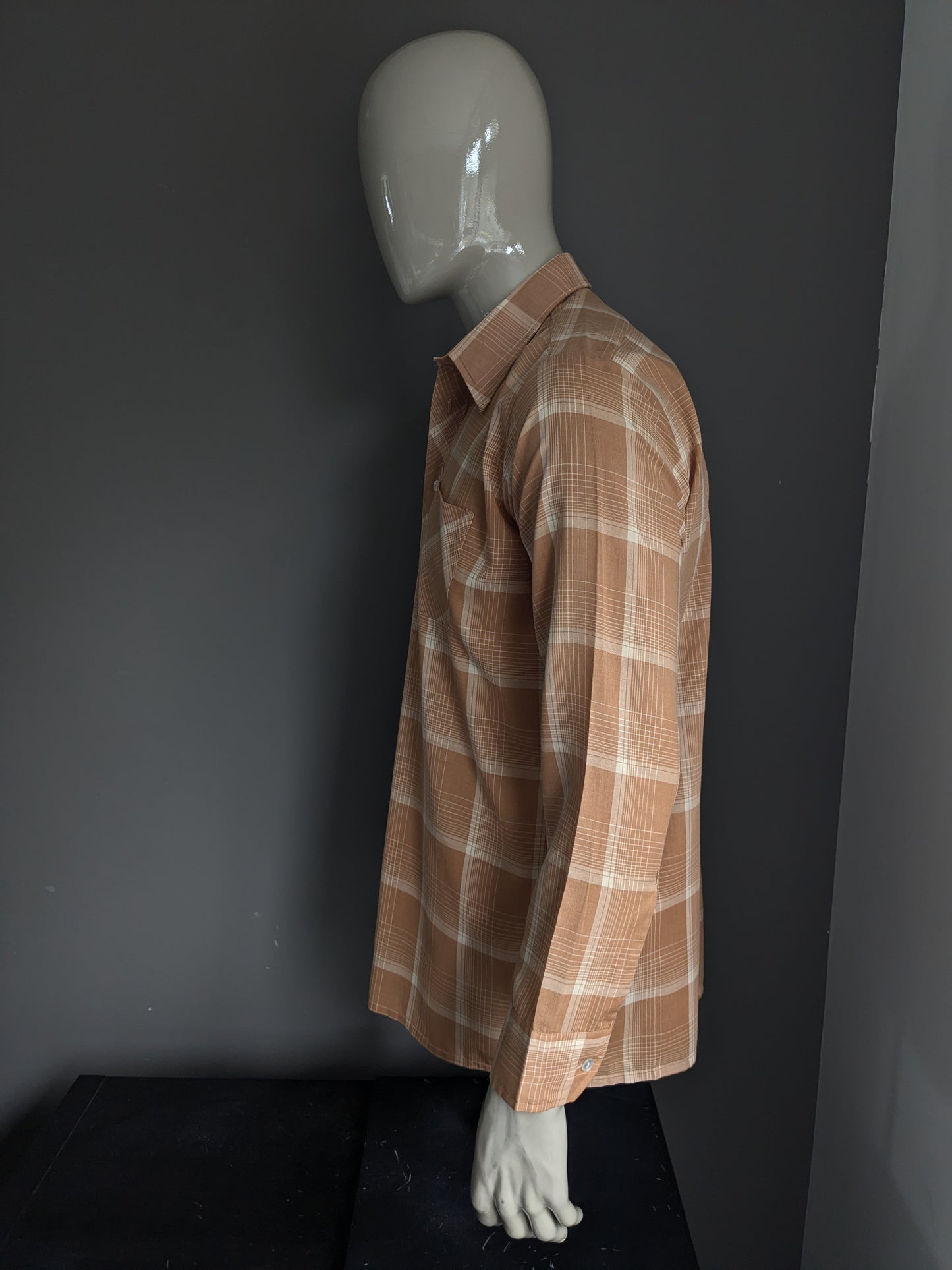 Vintage 70's Exclusiv shirt with point collar. Brown beige checker. Size XL.