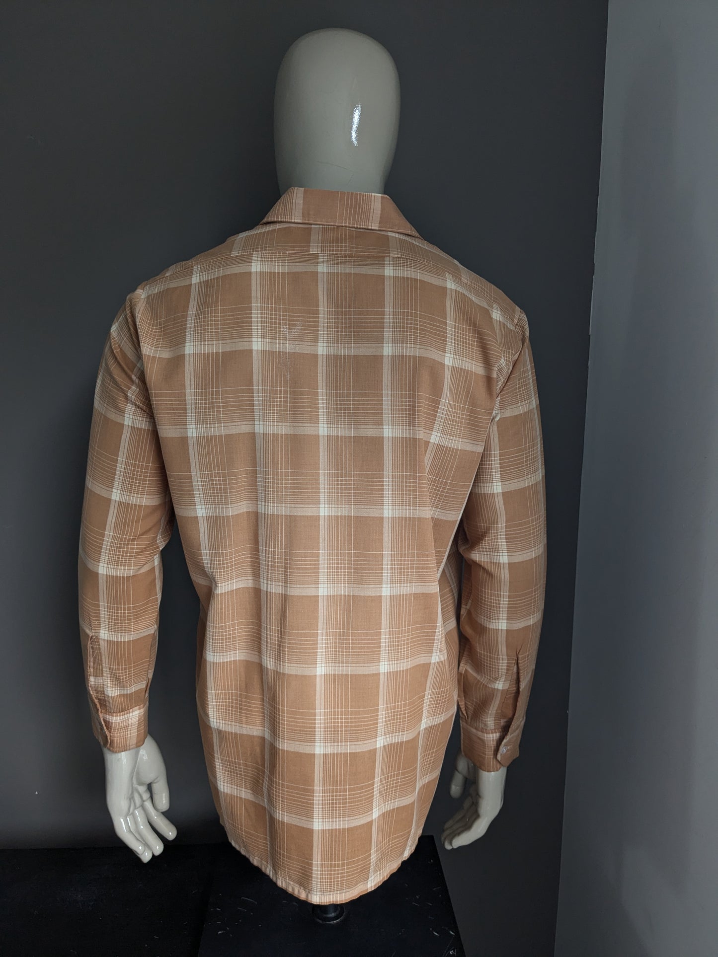 Vintage 70's Exclusiv shirt with point collar. Brown beige checker. Size XL.