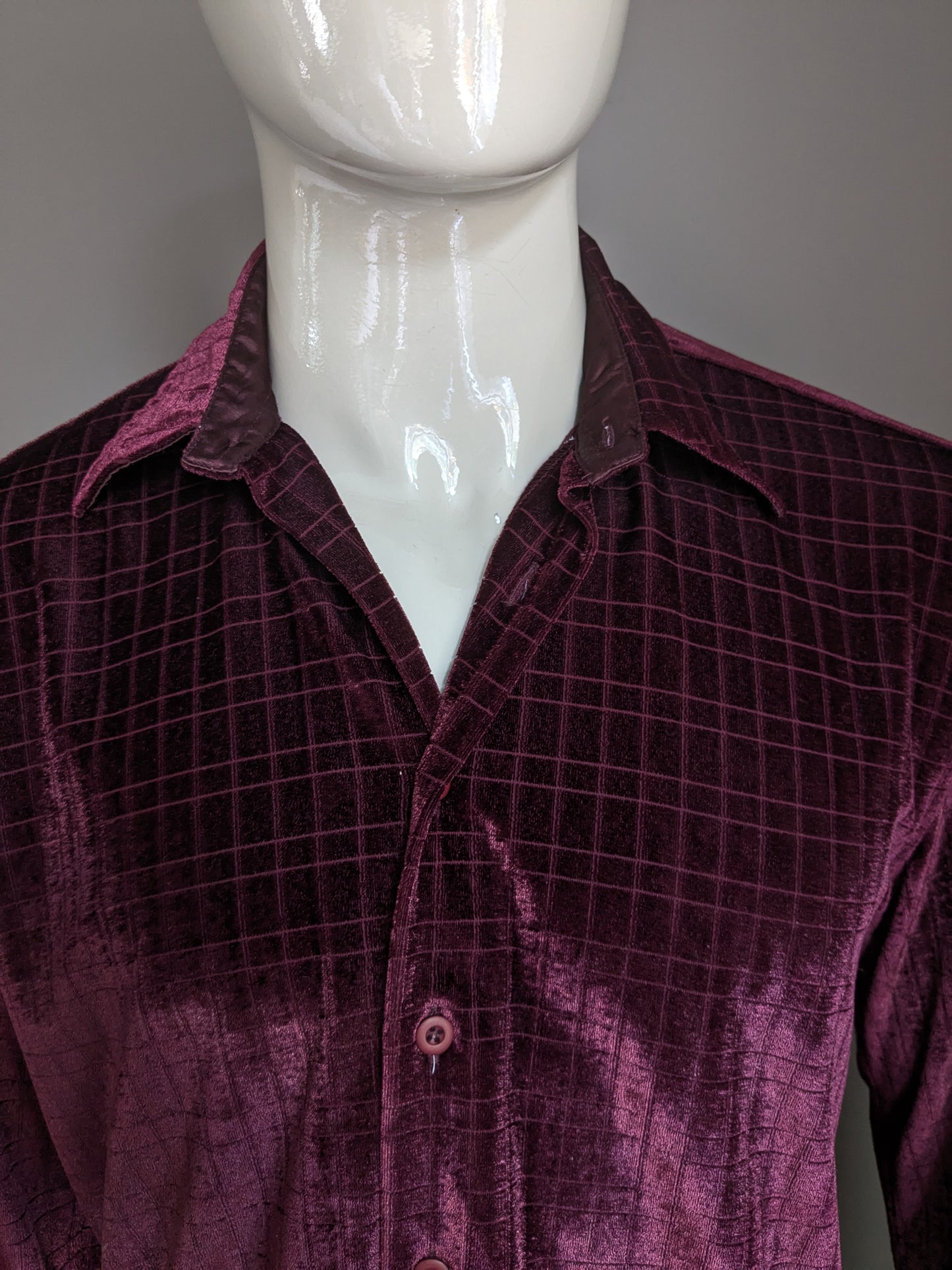 Vintage velvet look shirt. Bordeaux blocked motif. Size L.