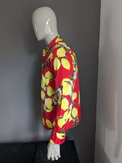 Chemise sans marque. Print de citrons rouges jaunes. Taille L.