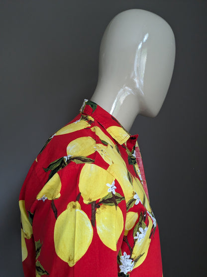 Chemise sans marque. Print de citrons rouges jaunes. Taille L.