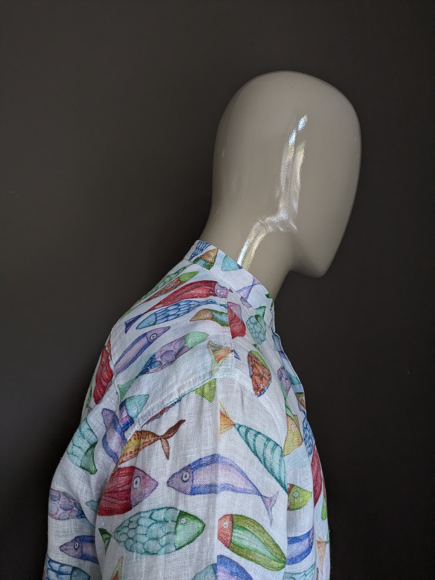 Linen shirt with mao / farmers / raised collar. Beautiful colored fish print. Size XXL / 2XL