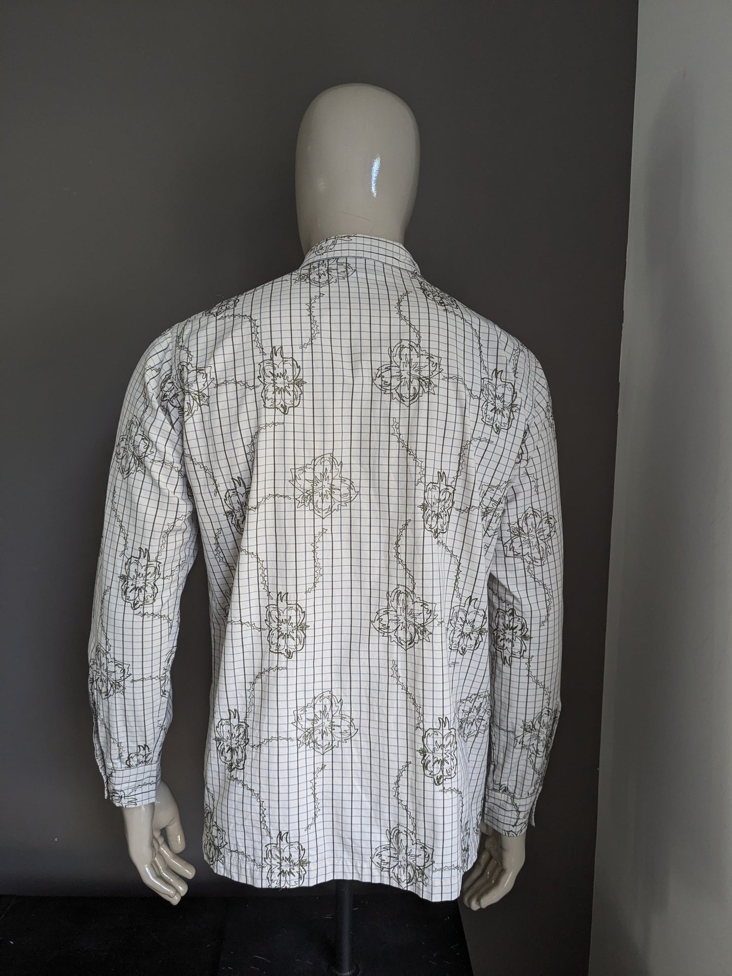 Vintage Gotcha shirt. Gray beige green embroidered floral motif. Size L.