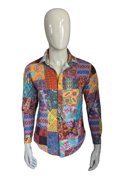 Vintage shirt. Colored print. Size M. #301