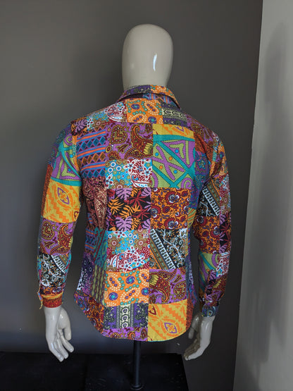 Vintage shirt. Colored print. Size M. #301