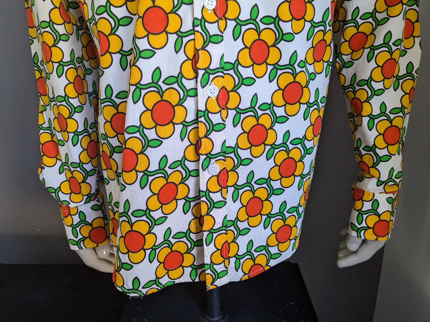 Camisa de Paul Panzer. Las flores de color verde amarillo naranja se imprimen con cuello de los 70 puntos. Tamaño xl / xxl