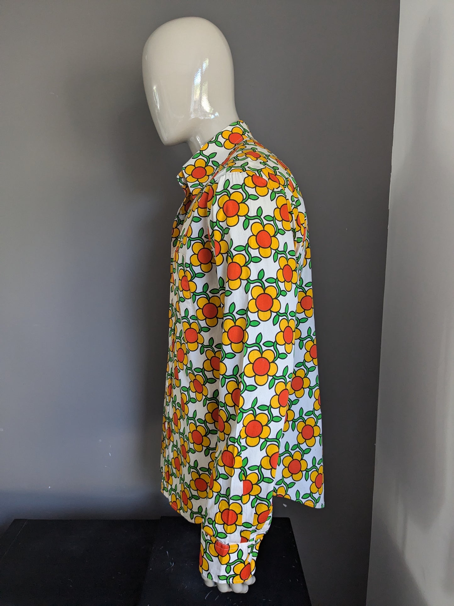 Camisa de Paul Panzer. Las flores de color verde amarillo naranja se imprimen con cuello de los 70 puntos. Tamaño xl / xxl