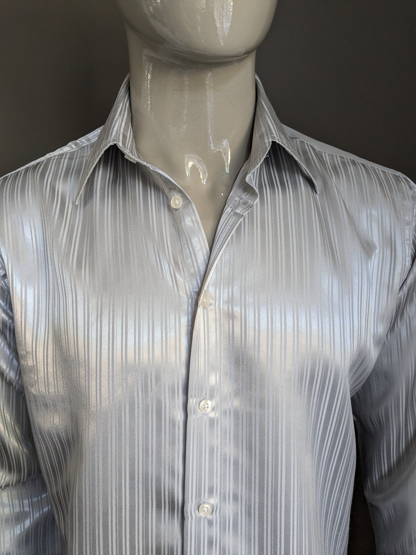 Vintage copy right shirt. Silver -colored shiny striped. Size L.