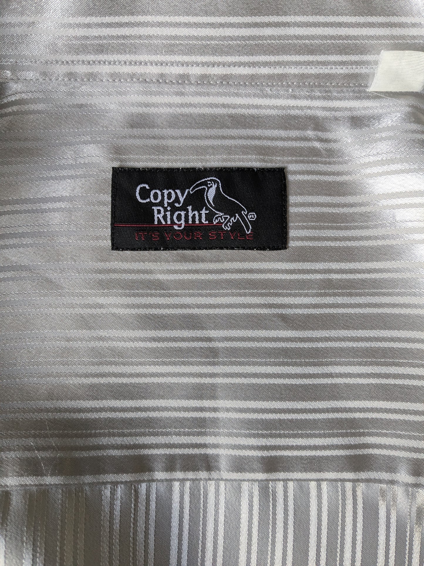 Vintage Copy Right Shirt. Silber -geschärfter glänzender gestreifter. Größe L.