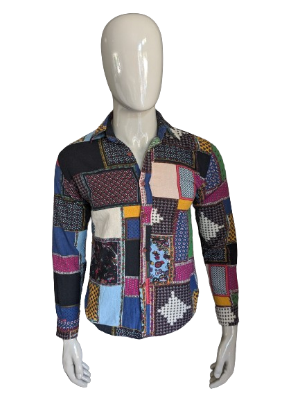 Camicia mansiliffi. Stampa colorata. Taglia M.