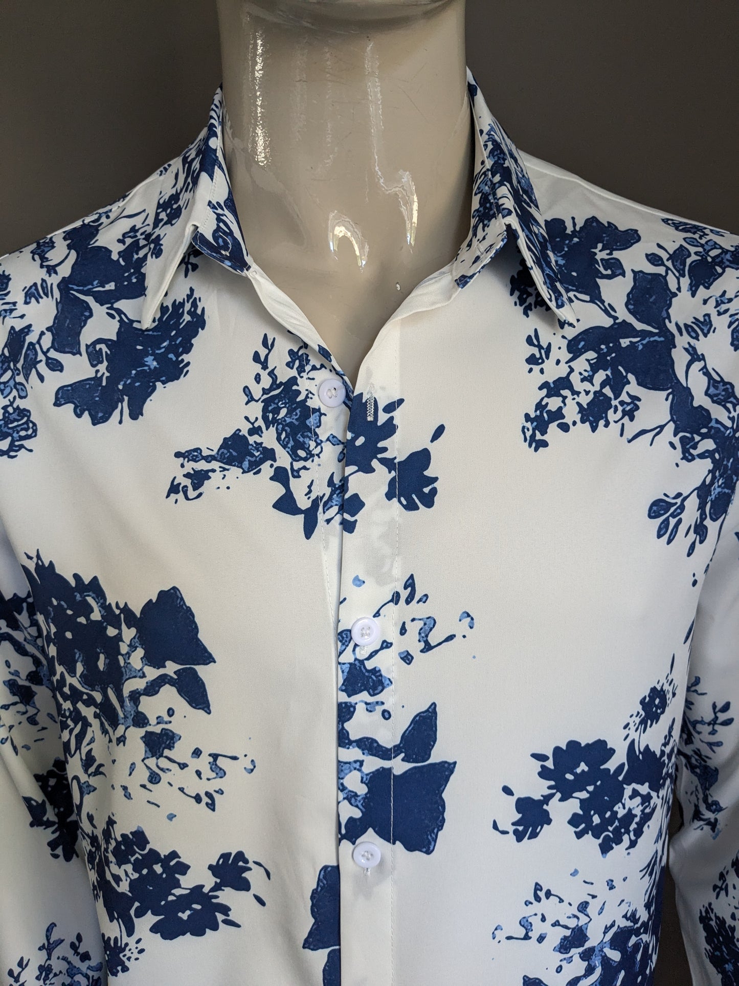 Polyester overhemd. Blauw witte print. Maat L.