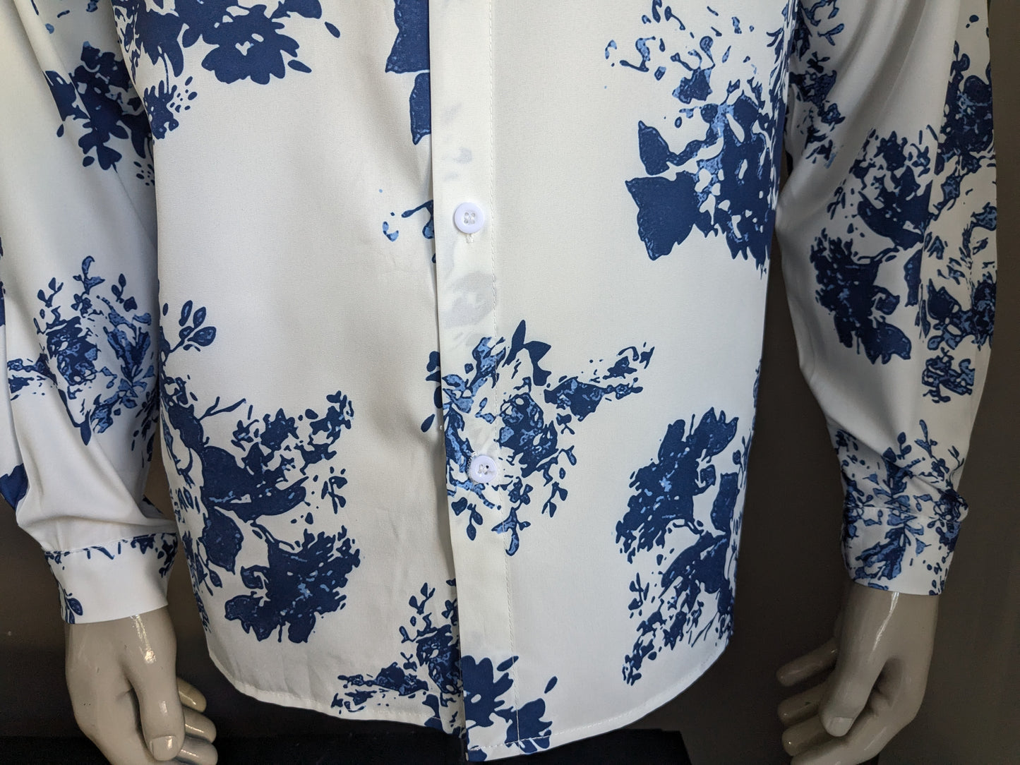 Polyester overhemd. Blauw witte print. Maat L.