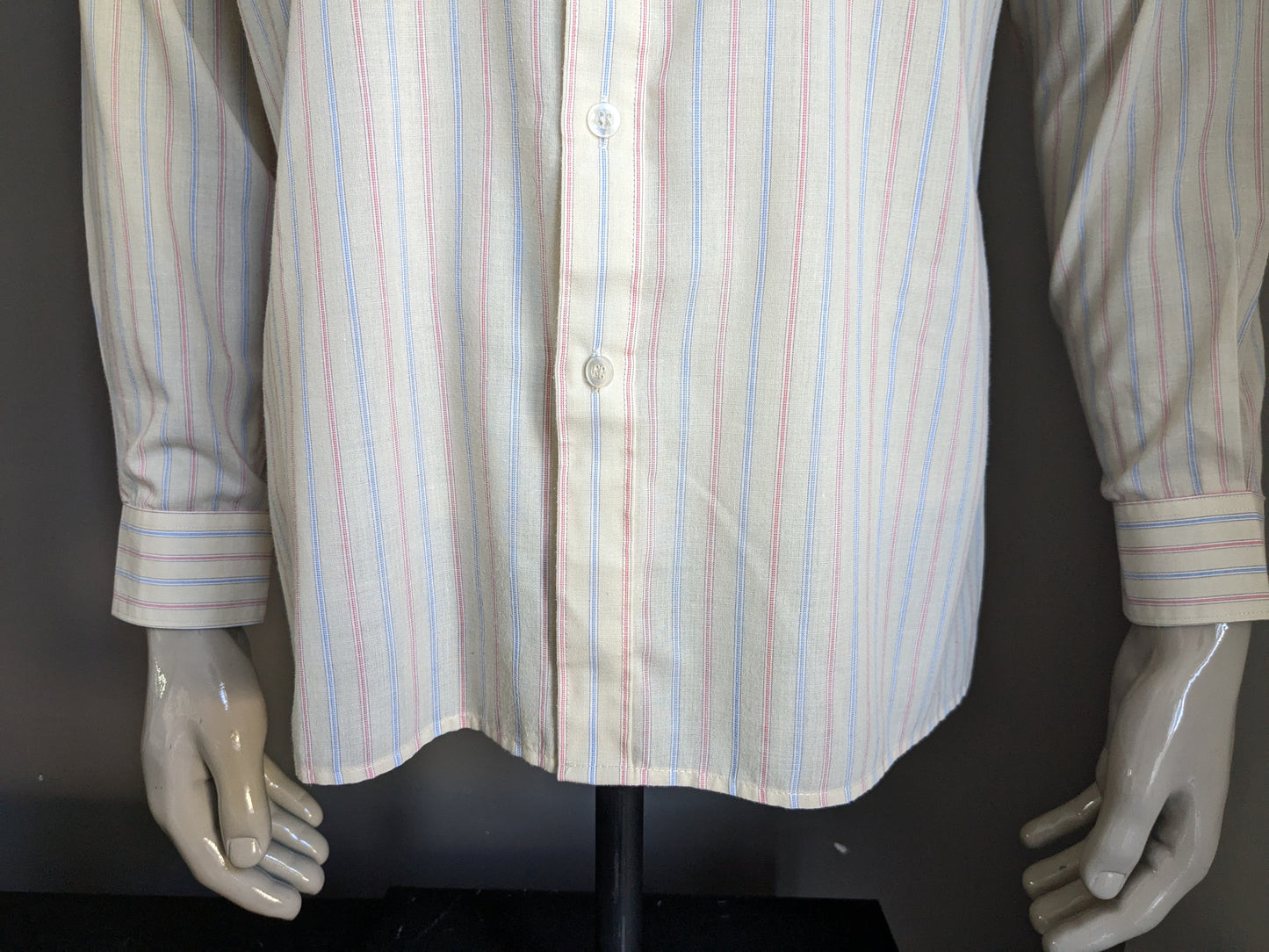 Vintage Golden Style 70's shirt. Beige red blue striped. Size L / XL.