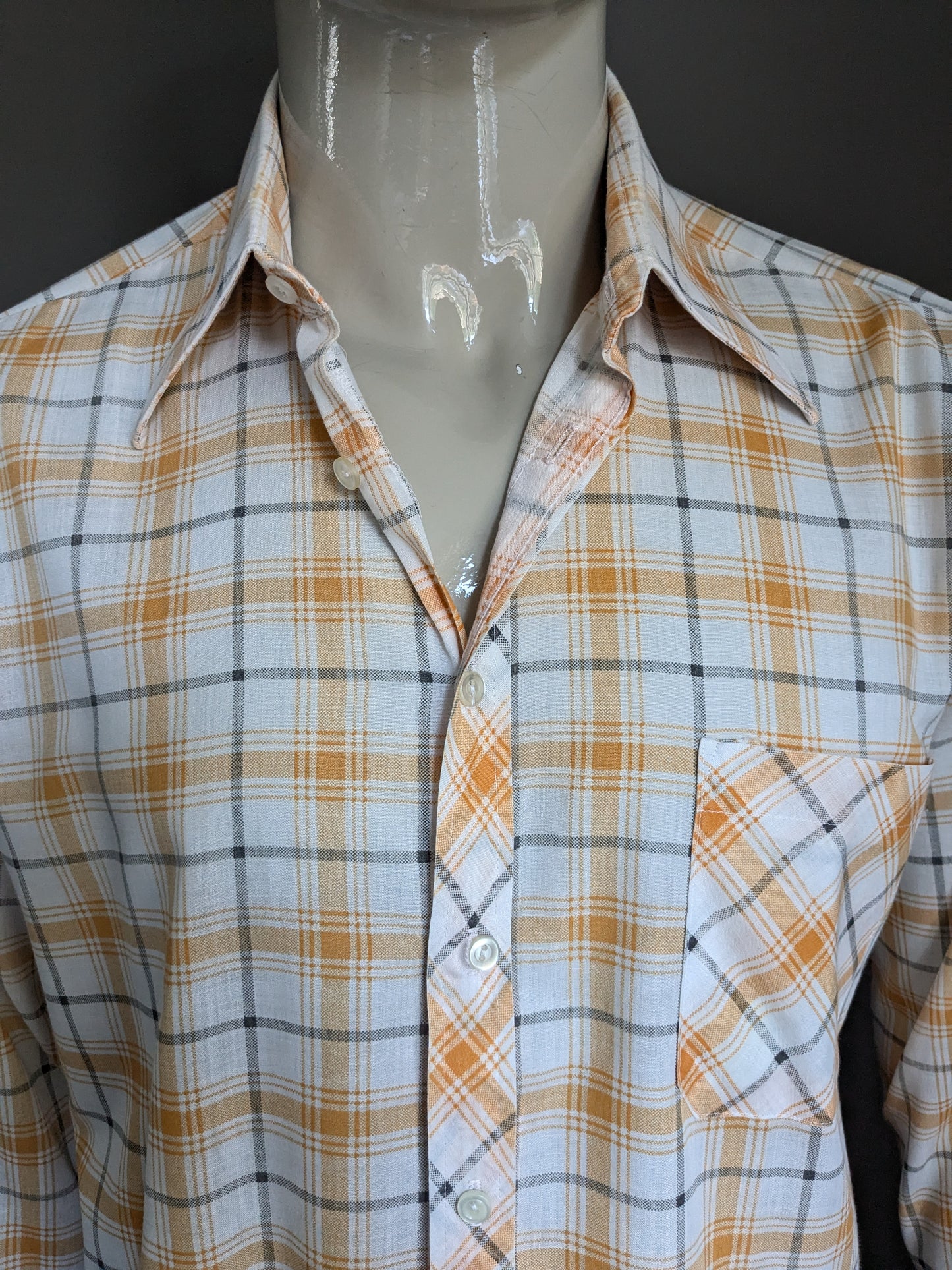 Vintage exclusiv r 70's shirt with point collar. Orange white black checked. Size XL.