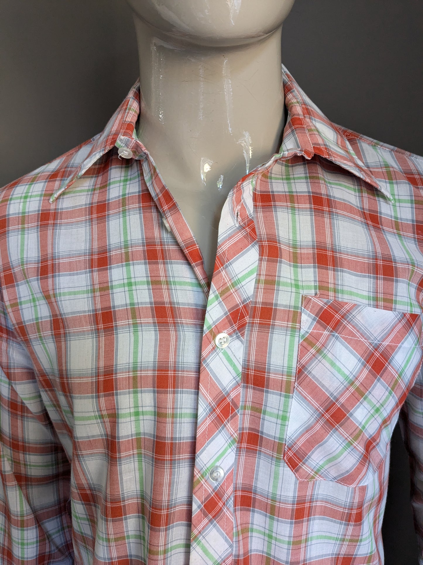 Vintage 70's shirt with point collar. Red green white checkered. Size M.