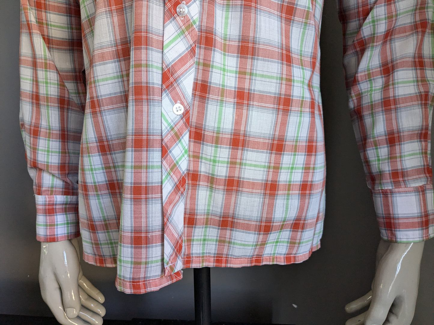 Vintage 70's shirt with point collar. Red green white checkered. Size M.