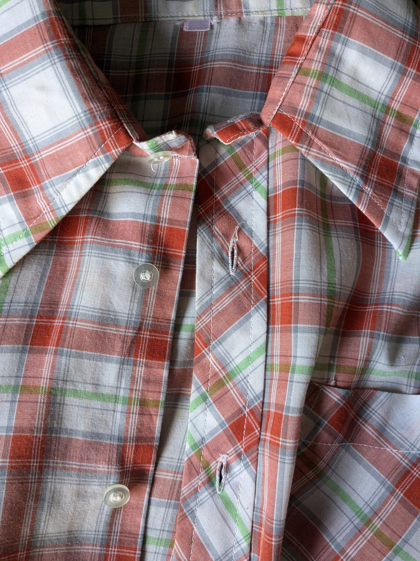 Camisa de los 70 vintage con cuello puntual. Red Green White a cuadros. Talla M.