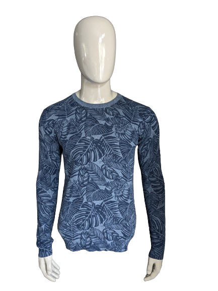 Scotch & Soda thin sweater. Blue leaf motif print. Size M.