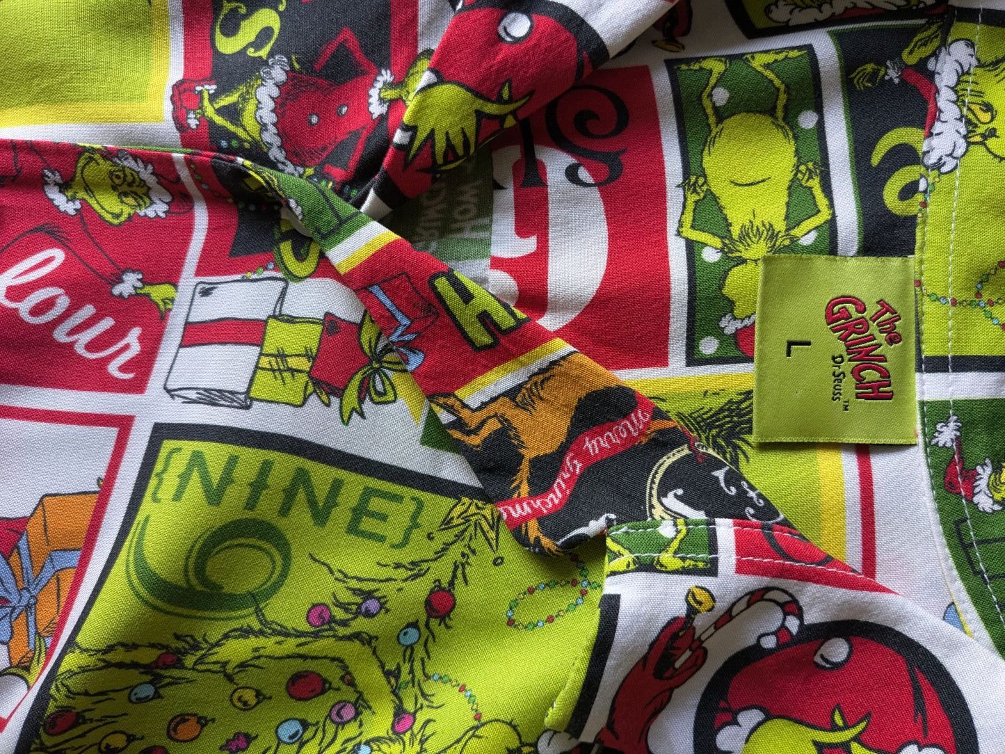 Dr. originale Seuss "The Grinch" Shirt Short maniche. Stampa rossa verde. Taglia L.