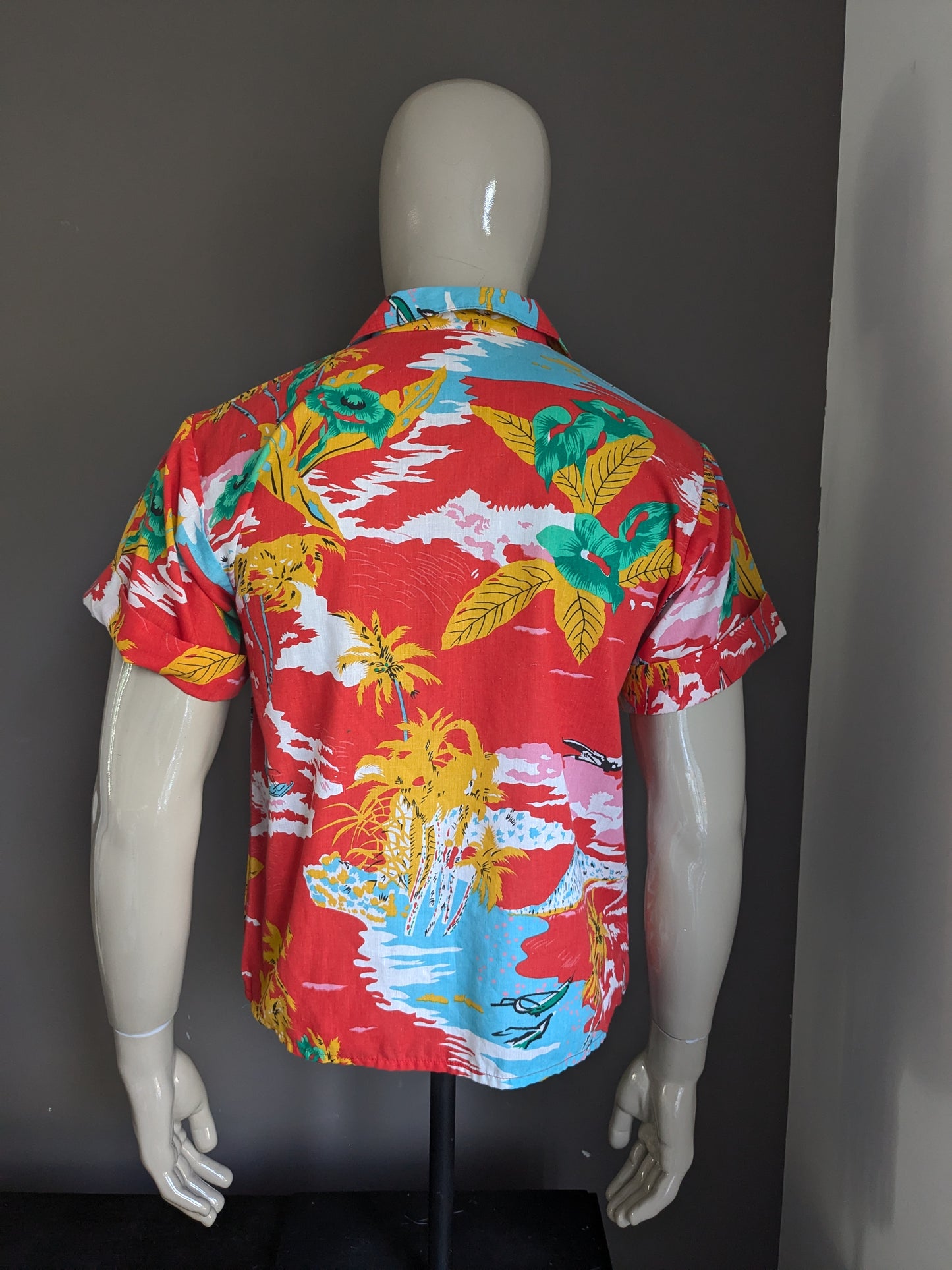 Camisa Primavera Hawaii manga corta. Estampado amarillo azul rojo. Talla M.