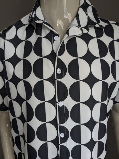 Chemise à manches courtes. Motif de cercle noir et blanc. Taille xl.