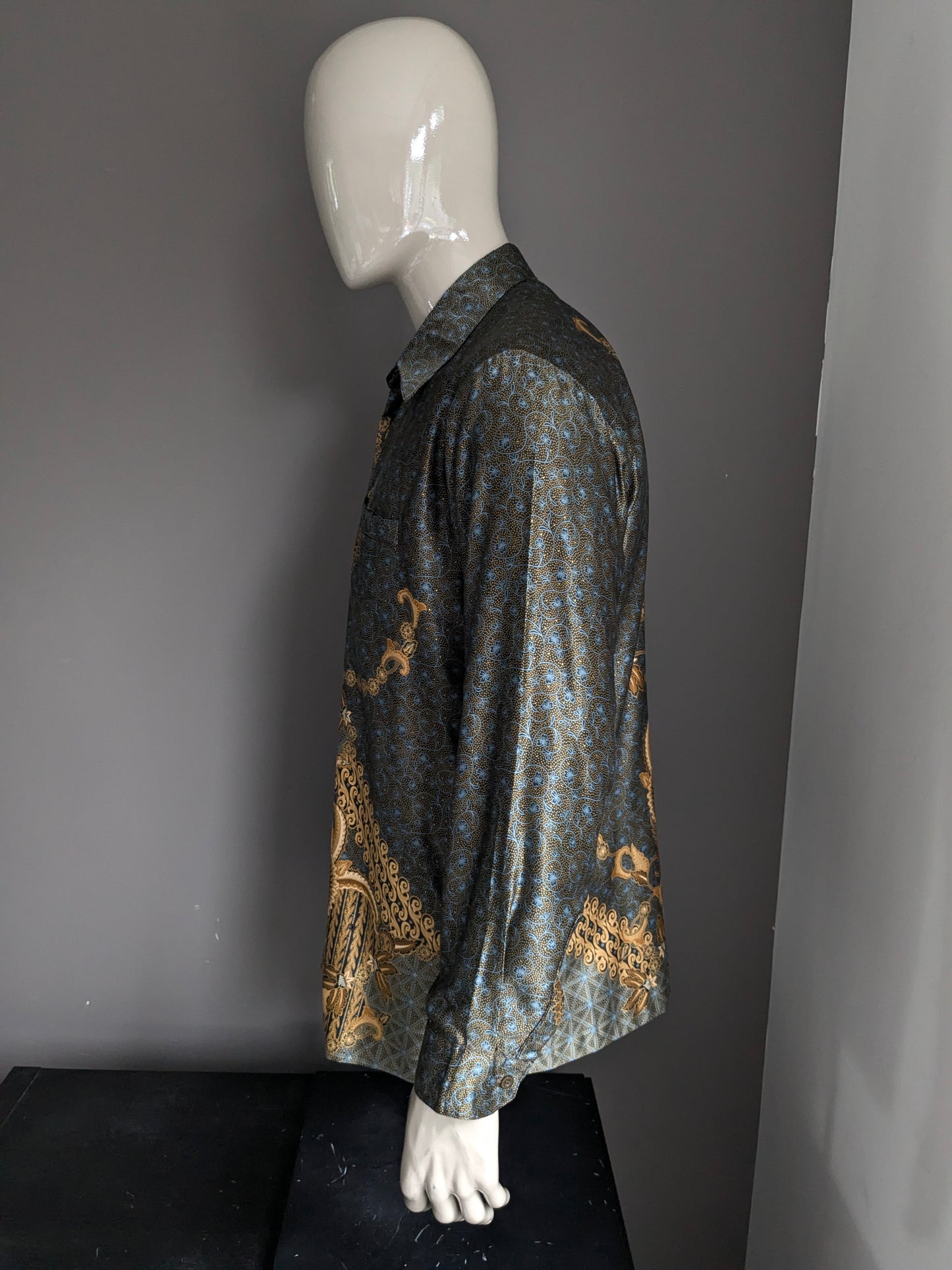 Queen Busana Batik -Hemd. Leicht gefüttert. Blaues schwarzes Gold -ausgelöster Druck. Größe xl.