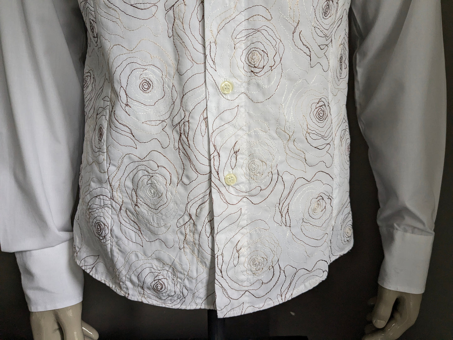 Chemise Redbridge. Fleurs brodées brunes blanches. Taille M.