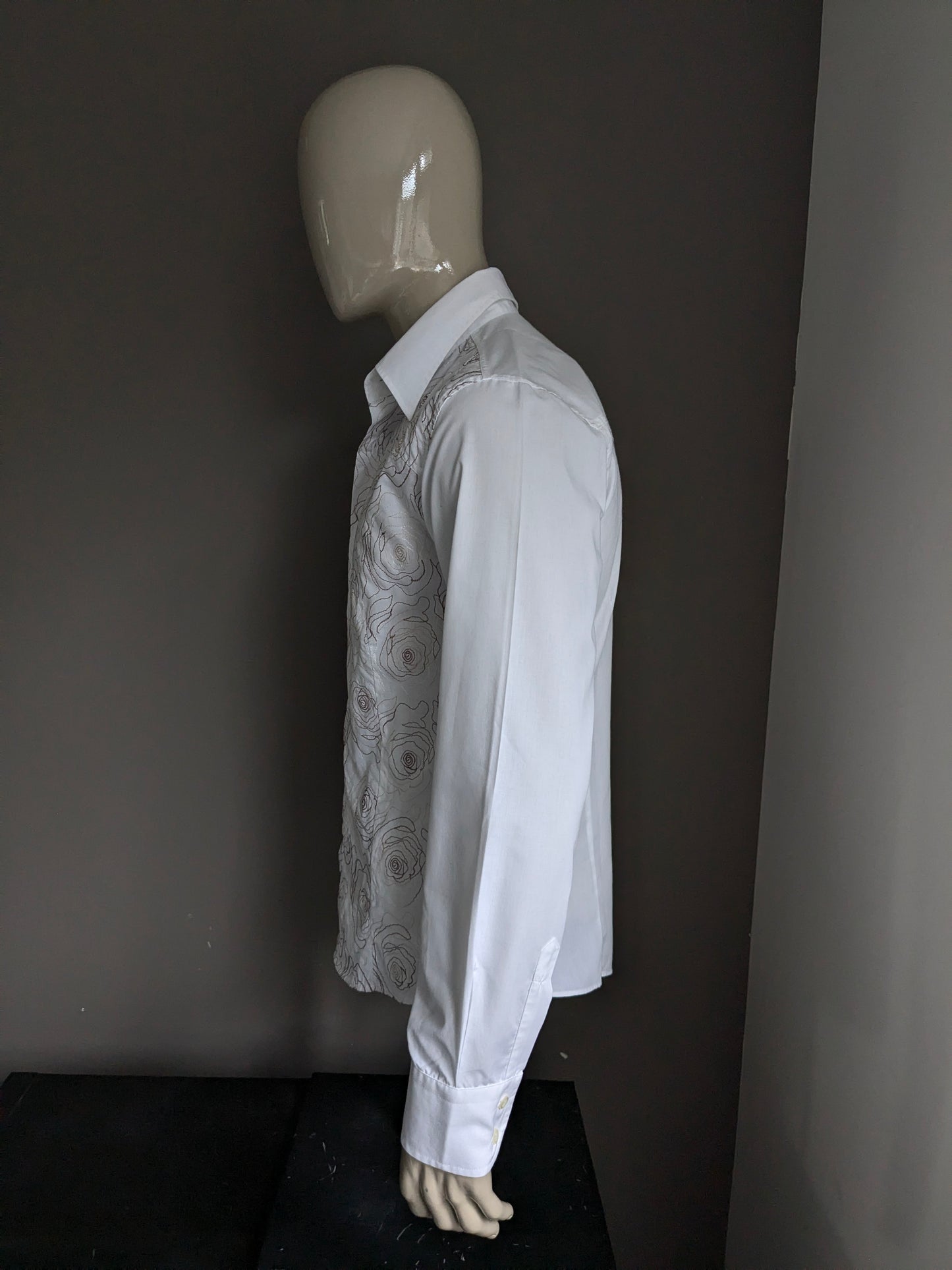 Chemise Redbridge. Fleurs brodées brunes blanches. Taille M.