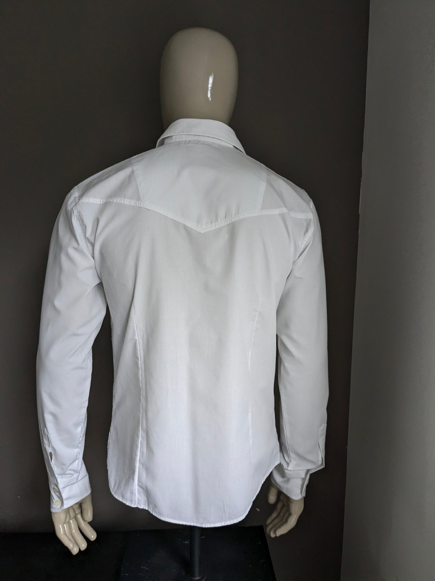 Chemise Redbridge. Fleurs brodées brunes blanches. Taille M.