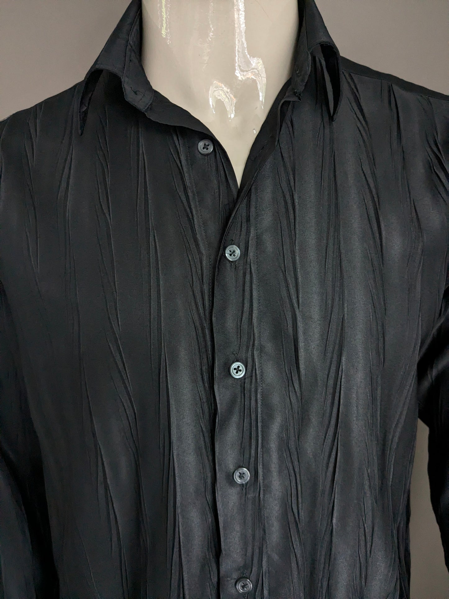 Vintage Angelo Litrico shirt. Black tangible motif. Size M.