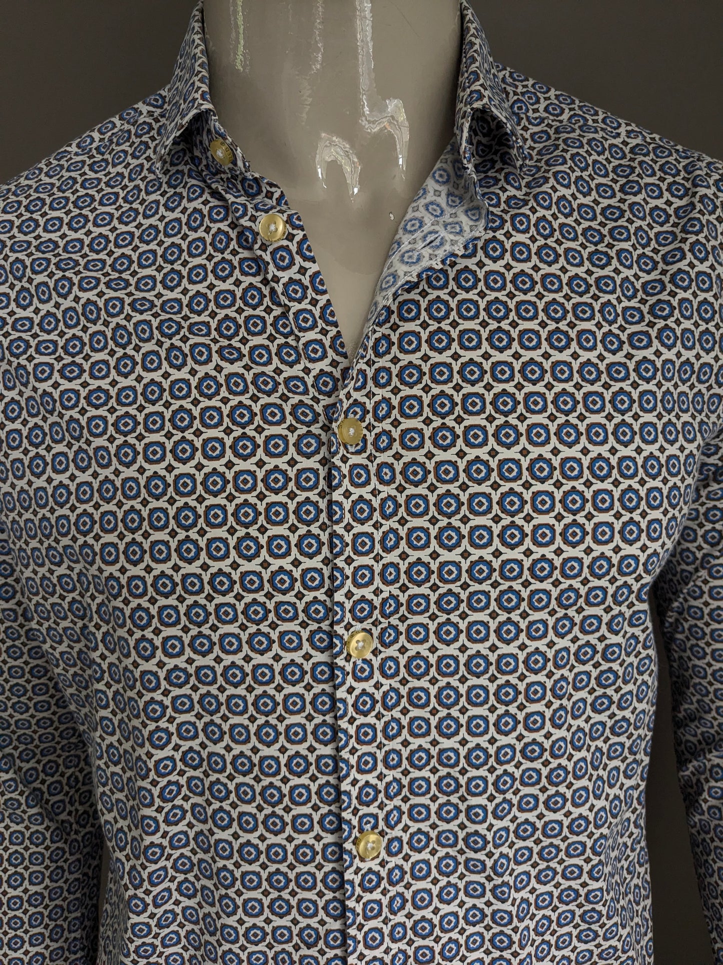 Camicia dstrezzed. Stampa blu marrone. Taglia L. Allungamento.