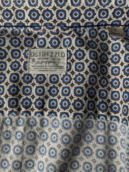 Camisa dstrezzed. Impresión marrón azul. Tamaño L. estiramiento.