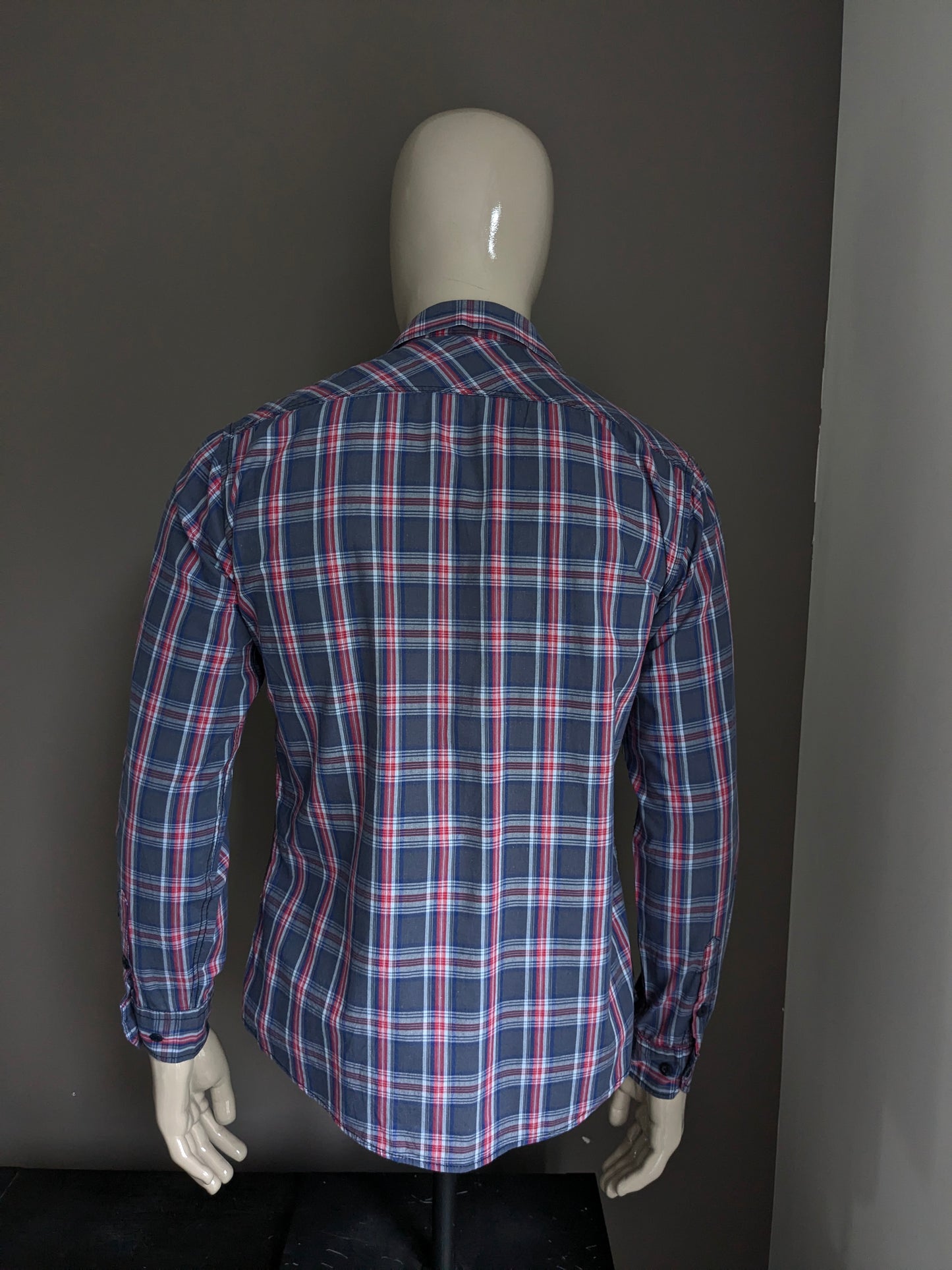 Sancred shirt. Red blue checked. Size L.