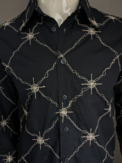 Camisa Vintage Berto Lucci. Negro con aplicación bordada. Tamaño M / L.