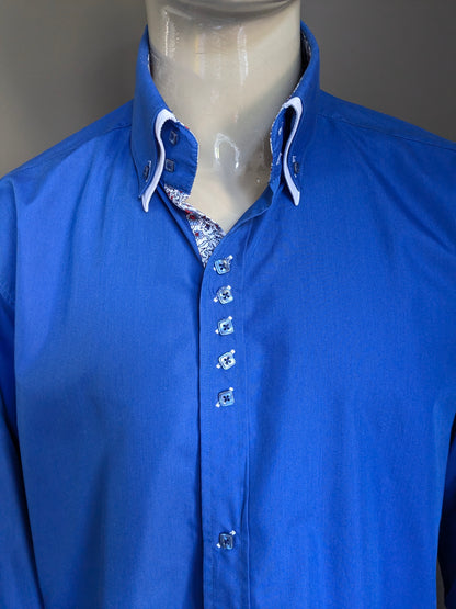 Doramafi shirt with double collar. Blue with square buttons. Size XXL.