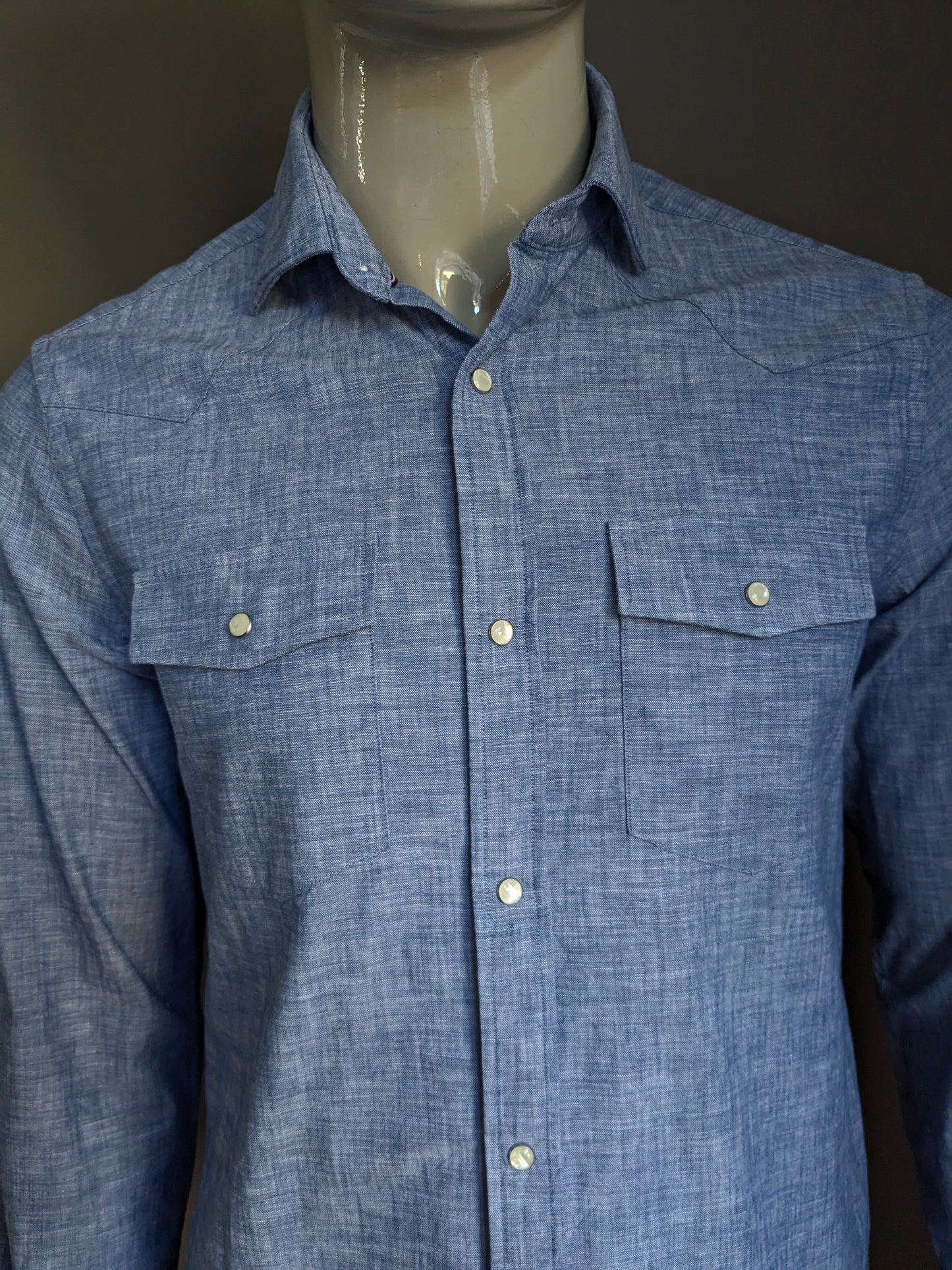 Tommy Hilfiger shirt with press studs. Blue mixed. Size 40 / M.