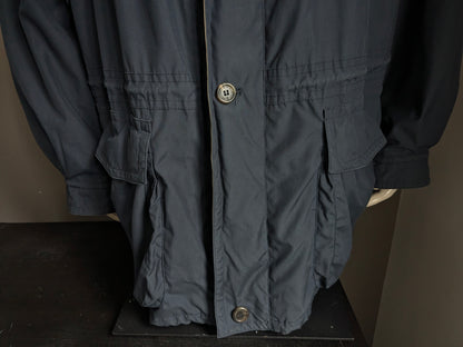 Wellington o Billmore Winter Coat. Colorato blu scuro. Doppia chiusura. Dimensione 4xl / xxxxl.