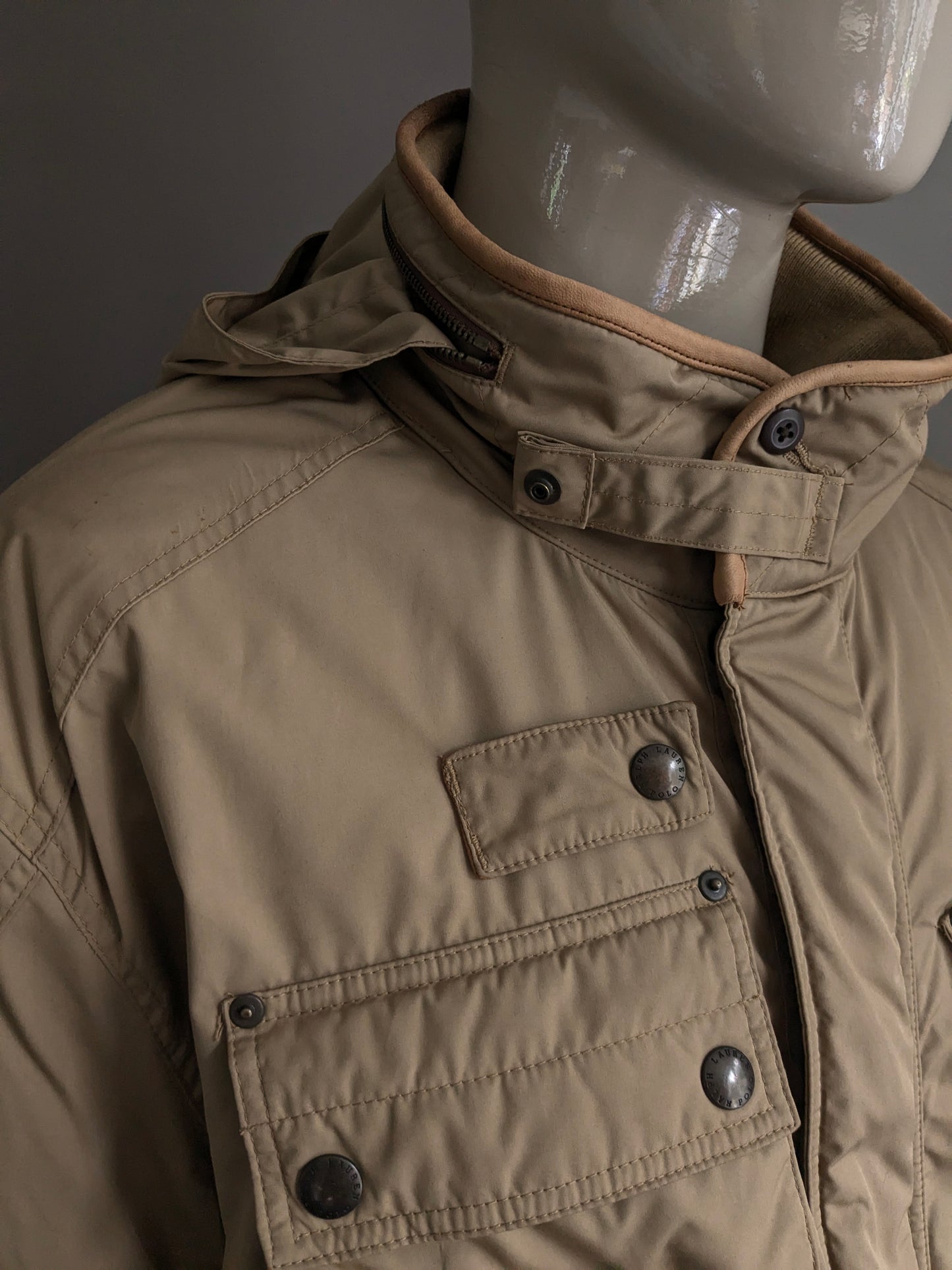 Polo Ralph Lauren Winter Jacket. Color beige. Doble cierre y capucha oculta. Tamaño 3xlb grande.