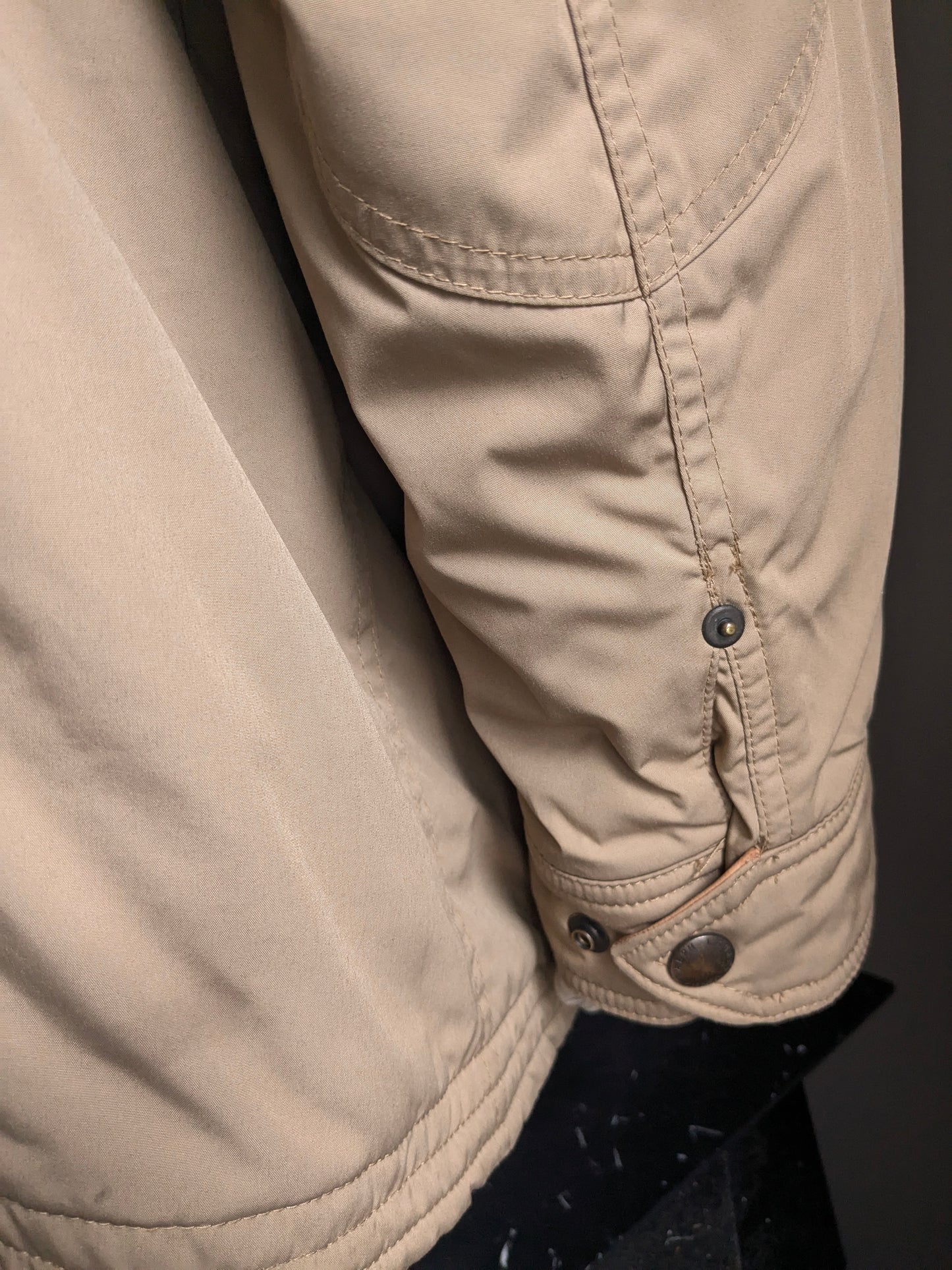 Polo Ralph Lauren Winter Jacket. Color beige. Doble cierre y capucha oculta. Tamaño 3xlb grande.