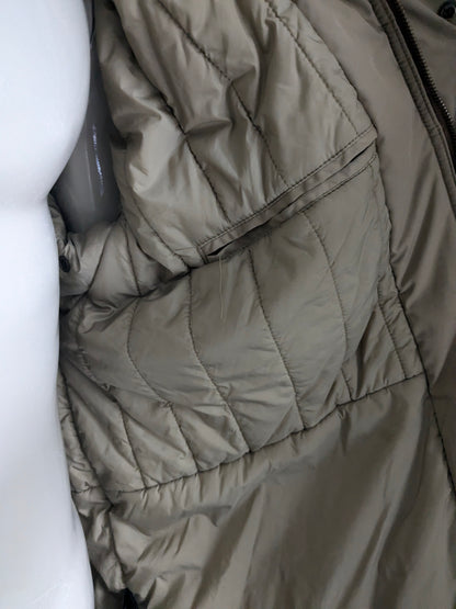 Polo Ralph Lauren winterjas. Beige gekleurd. Dubbele sluiting en verborgen capuchon. Maat 3XLB Big.