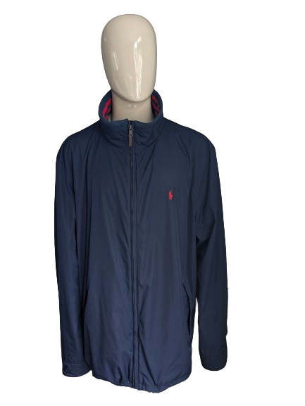 Polo Ralph Lauren tussenjas / jack. Donker Blauw gekleurd met verborgen capuchon. Maat 3XLT Tall.