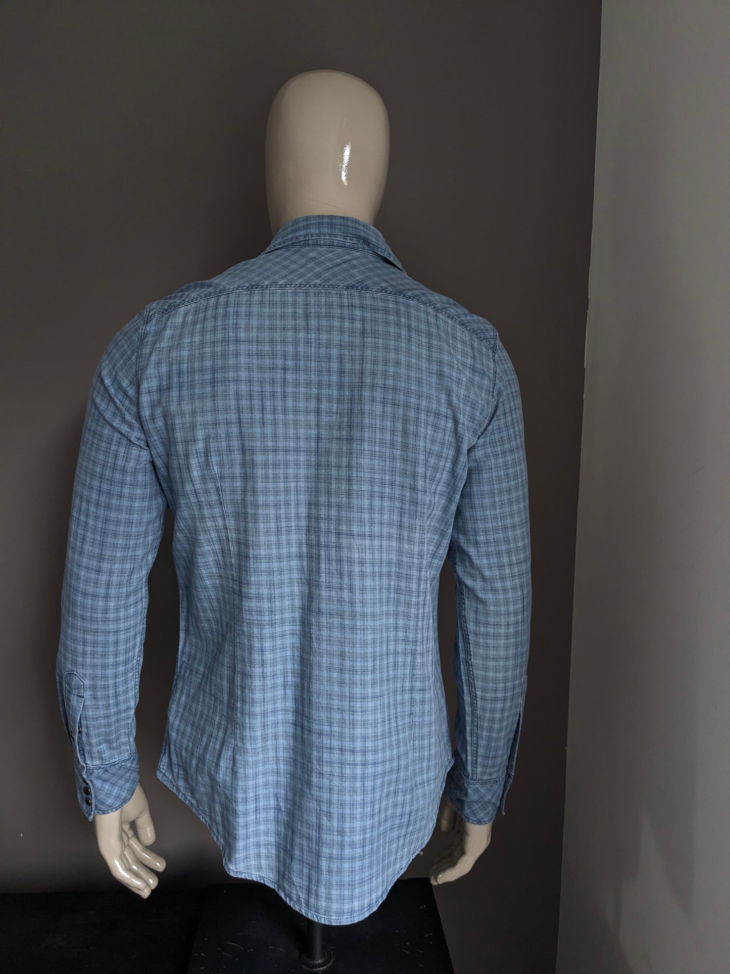 G-Star raw shirt with press studs. Blue gray checked. Size M. Slim Fit.